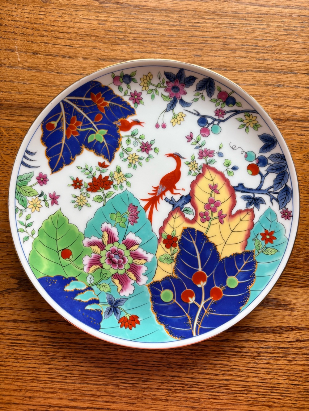 VTG Tobacco Leaf plate- hanger on back- no scratches on surface- Gold rim- 9-5”